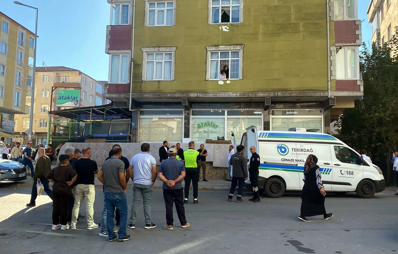 80 yaşındaki adam eşini öldürdü! Saatlerce başında bekledi 3